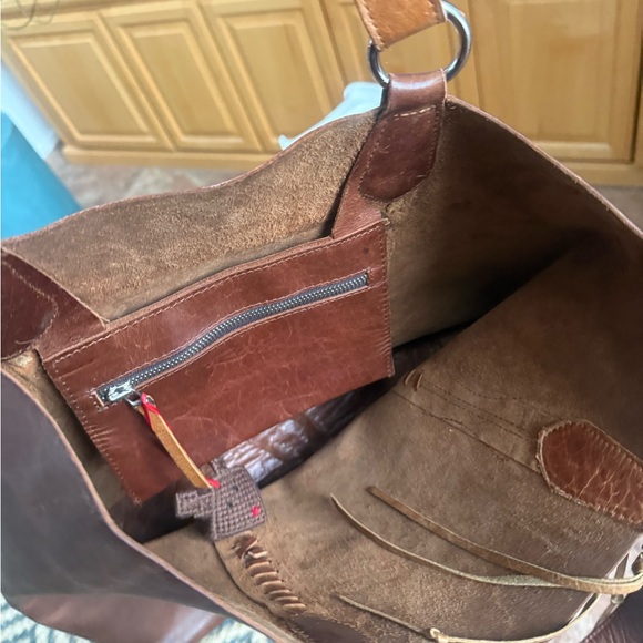 Handcrafted Brown Leather Tote | Artisan Whipstitch Shoulder Bag. - Picture 10 of 11